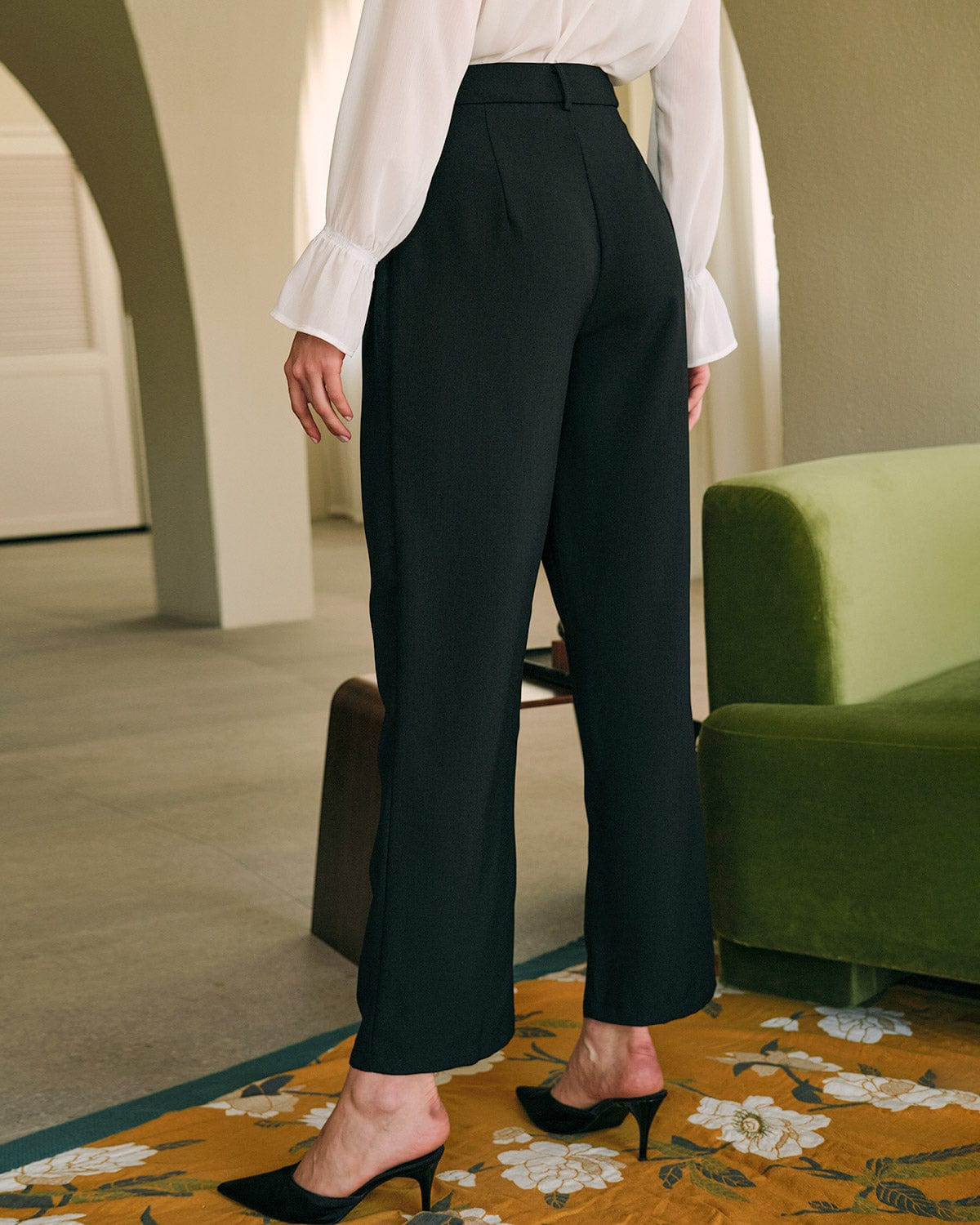 Amazon Essentials Mens classic-Fit Expandable-Waist Pleated Dress Pant,  Dark grey, 34W x 28L